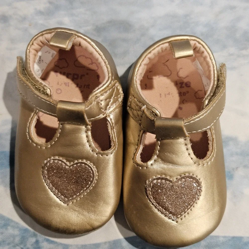 Surprize by Stride Rite Gold Baby‎ Mary Jane Shoes Hearts 6-12 Months